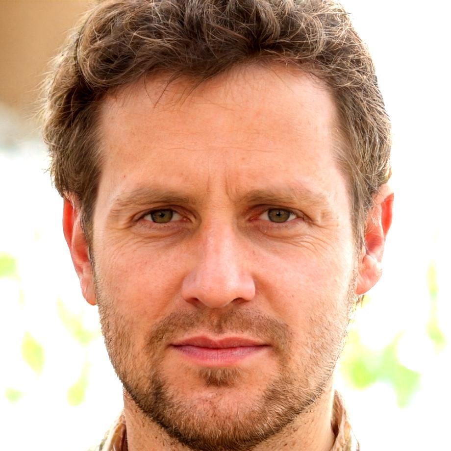 Miguel Torres, Analista Senior